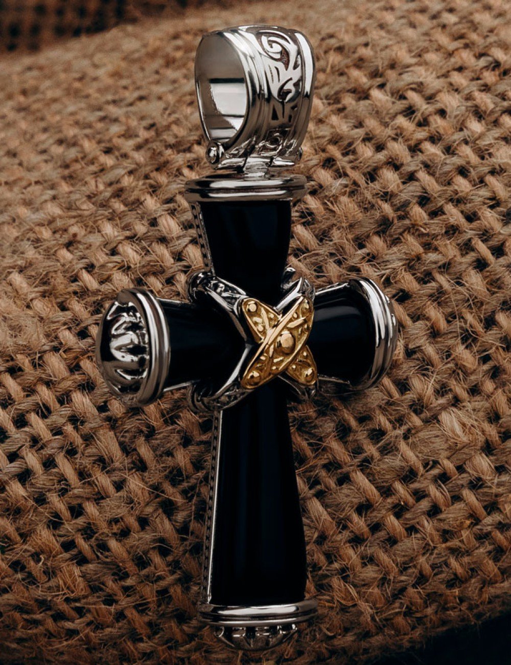 Крест из серебра и золота c ониксом и рубином