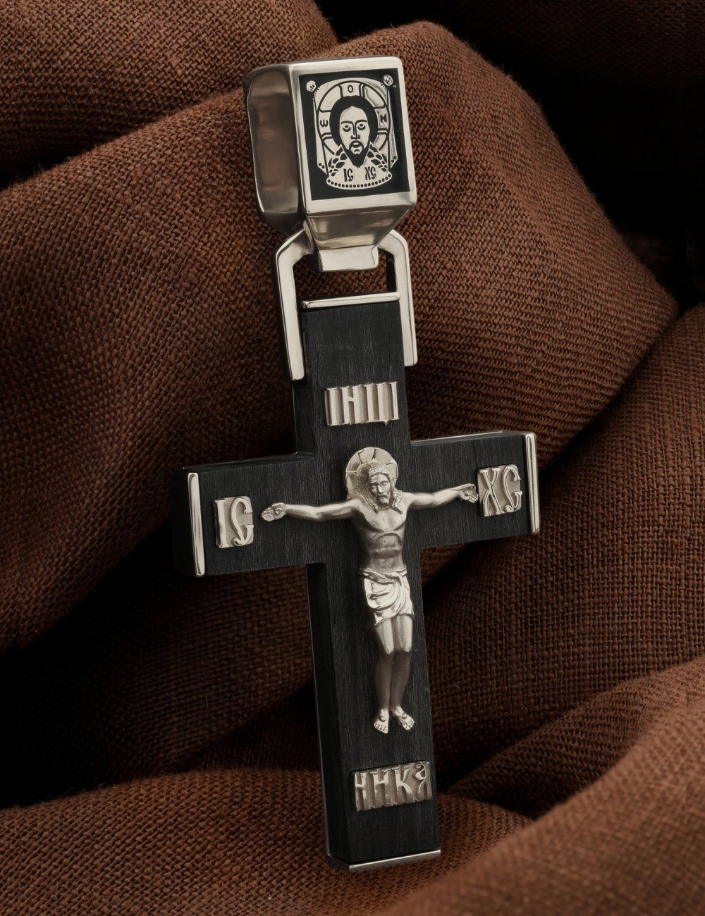 Крест из белого золота c эмалью и эбеновым деревом