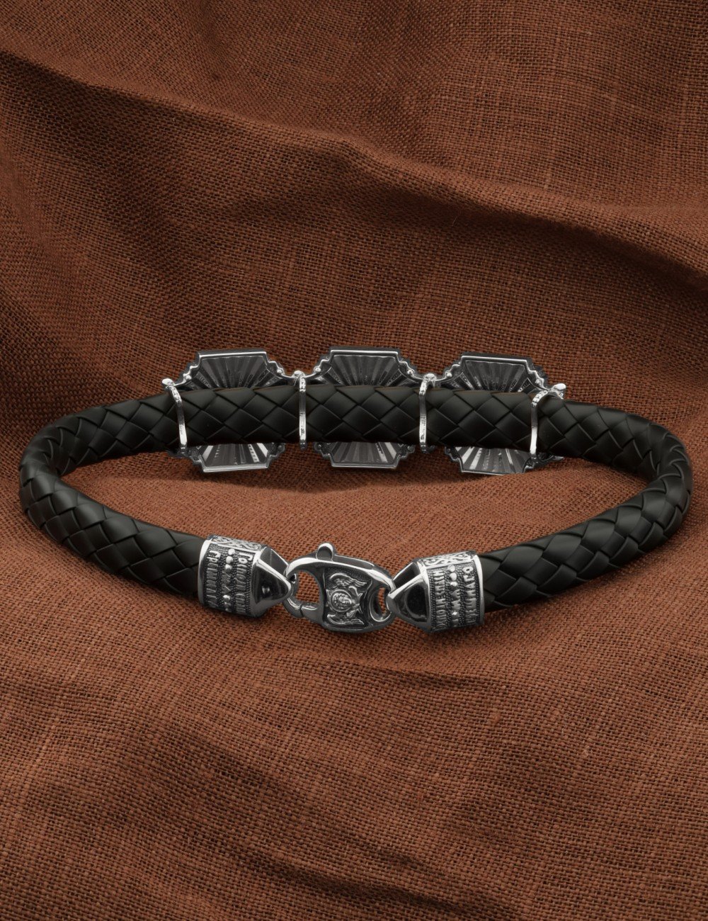 Браслет из белого золота c шнурком