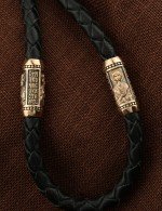 Гайтан из золота c кожаным шнурком и ониксом
