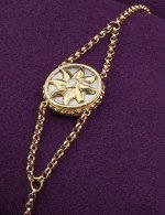 Браслет из лимонного золота c бриллиантами, ониксом и перламутром