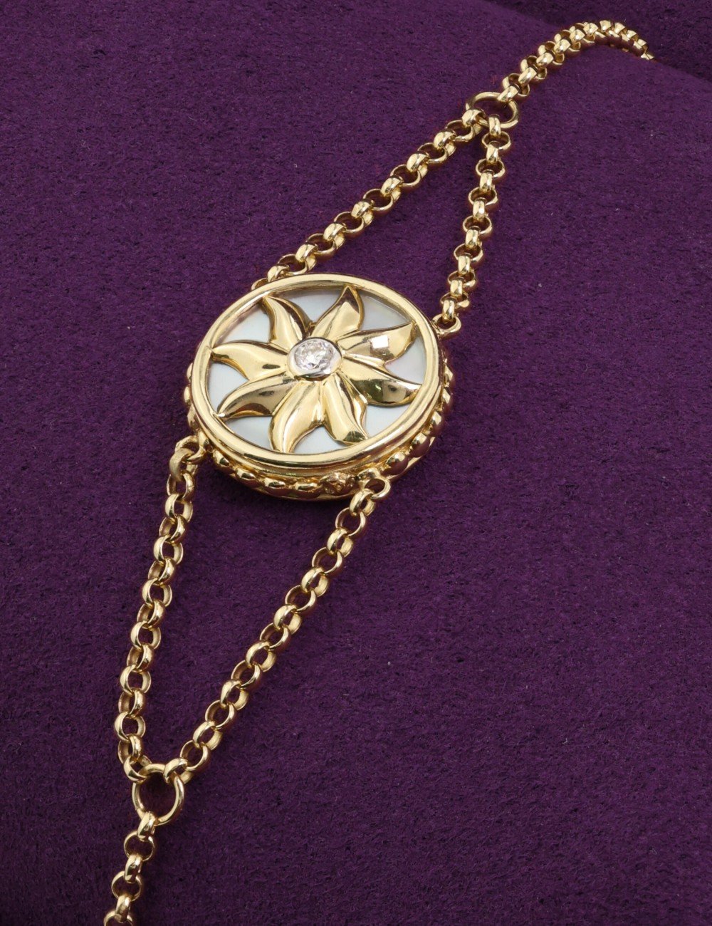 Браслет из лимонного золота c бриллиантами, ониксом и перламутром