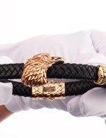 Браслет из золота c бриллиантами и кожаным шнурком