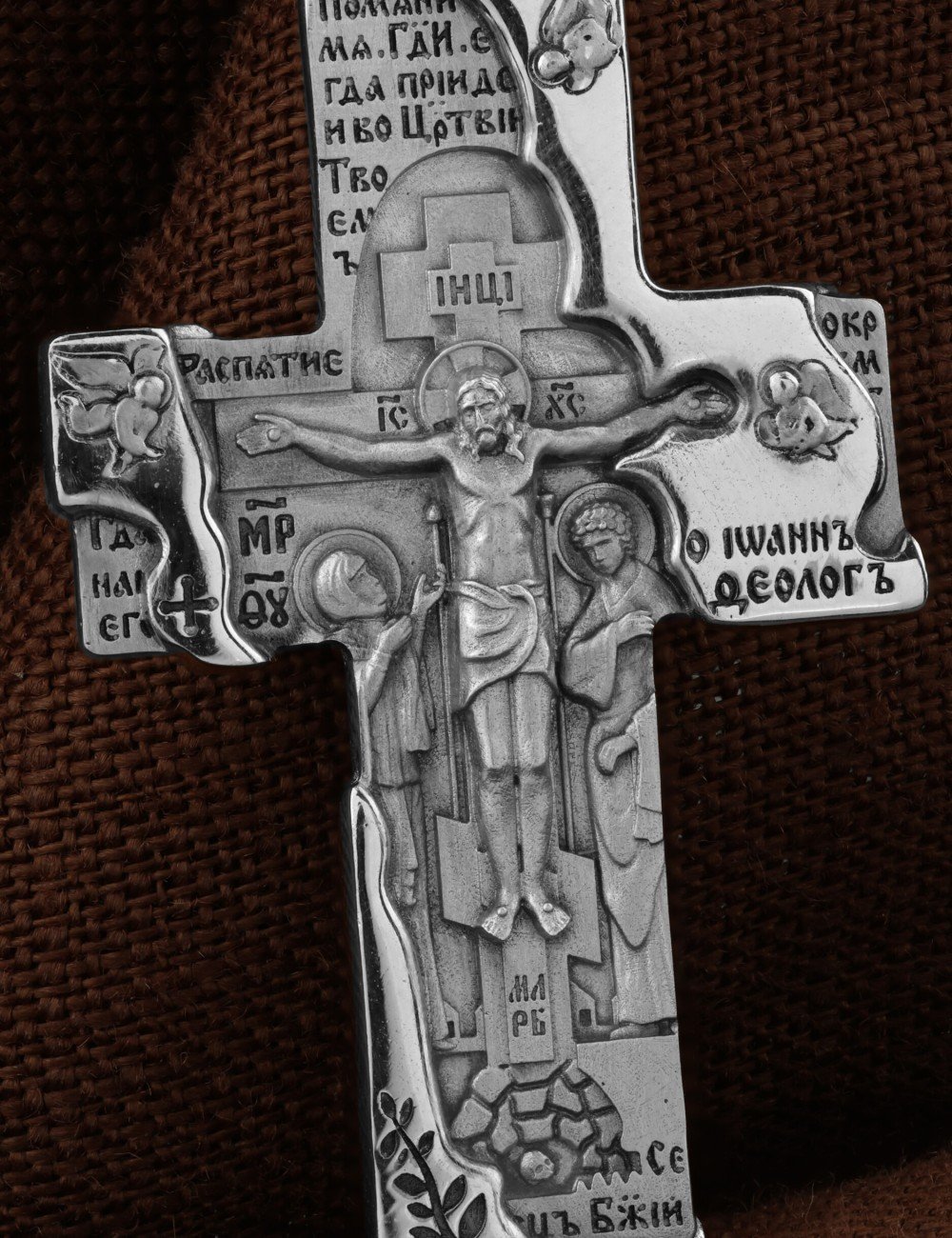 Крест из белого золота