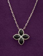 Колье из белого золота c бриллиантами и ониксом