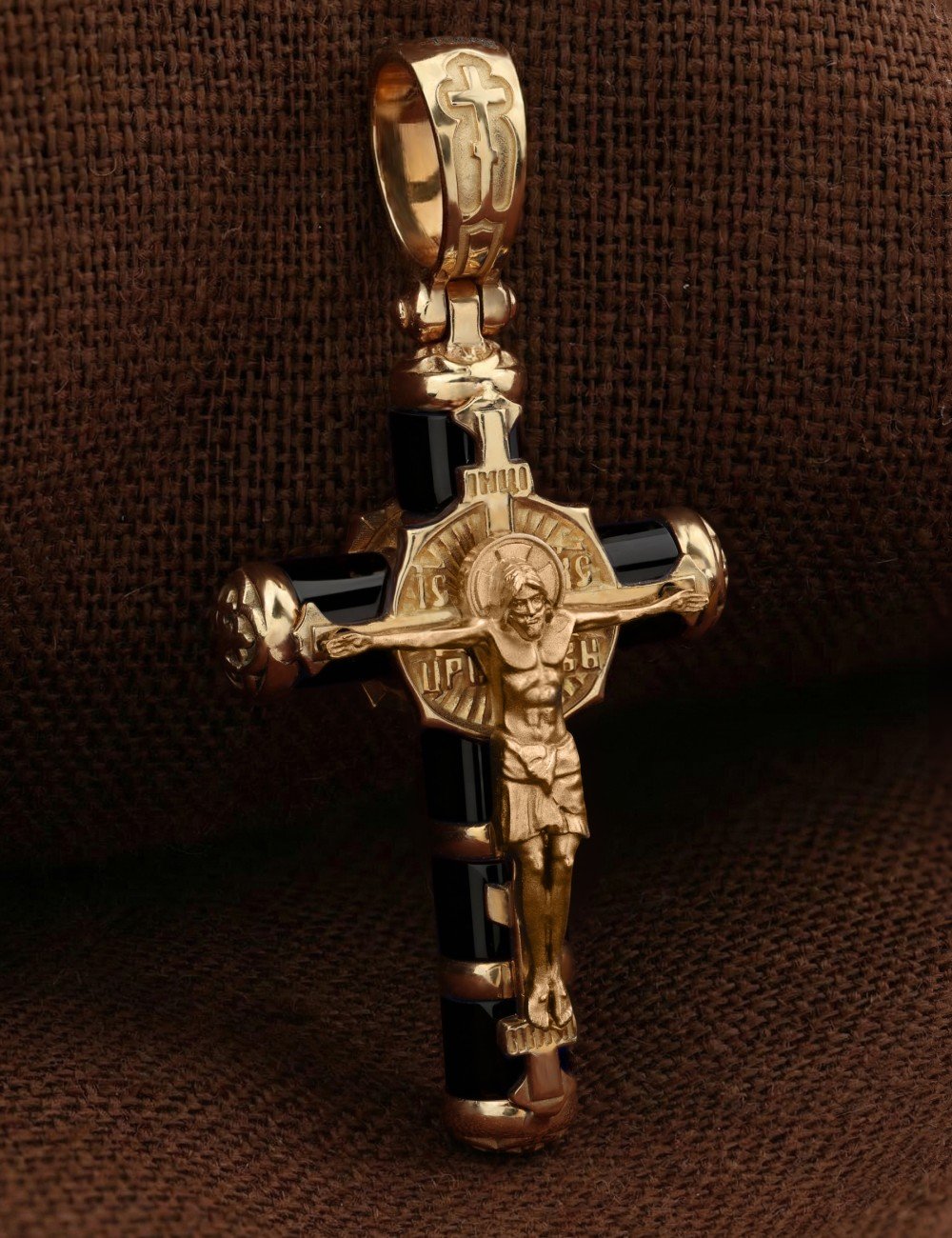 Крест из золота c ониксом