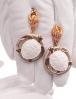 Серьги из золота c эмалью и бивнем мамонта