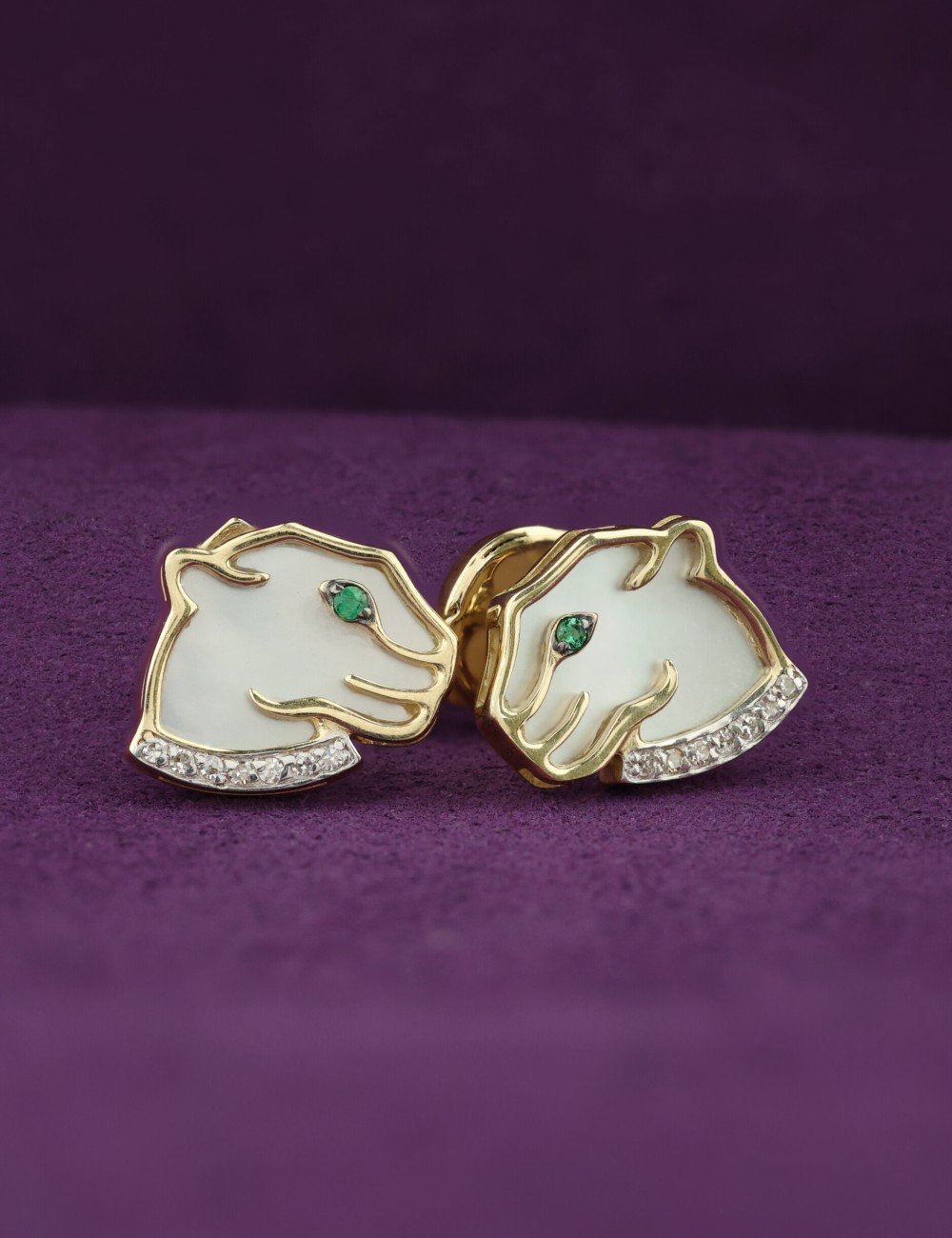 Серьги из лимонного золота c бриллиантами, изумрудом и перламутром