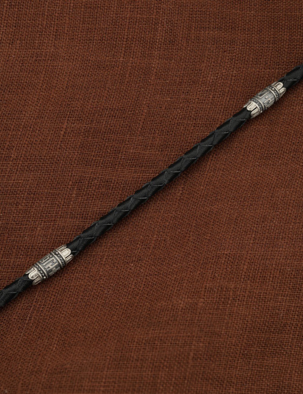 Гайтан из белого золота c кожаным шнурком