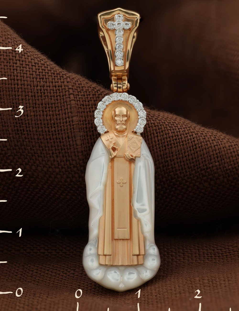 Образок из золота c бриллиантами и перламутром