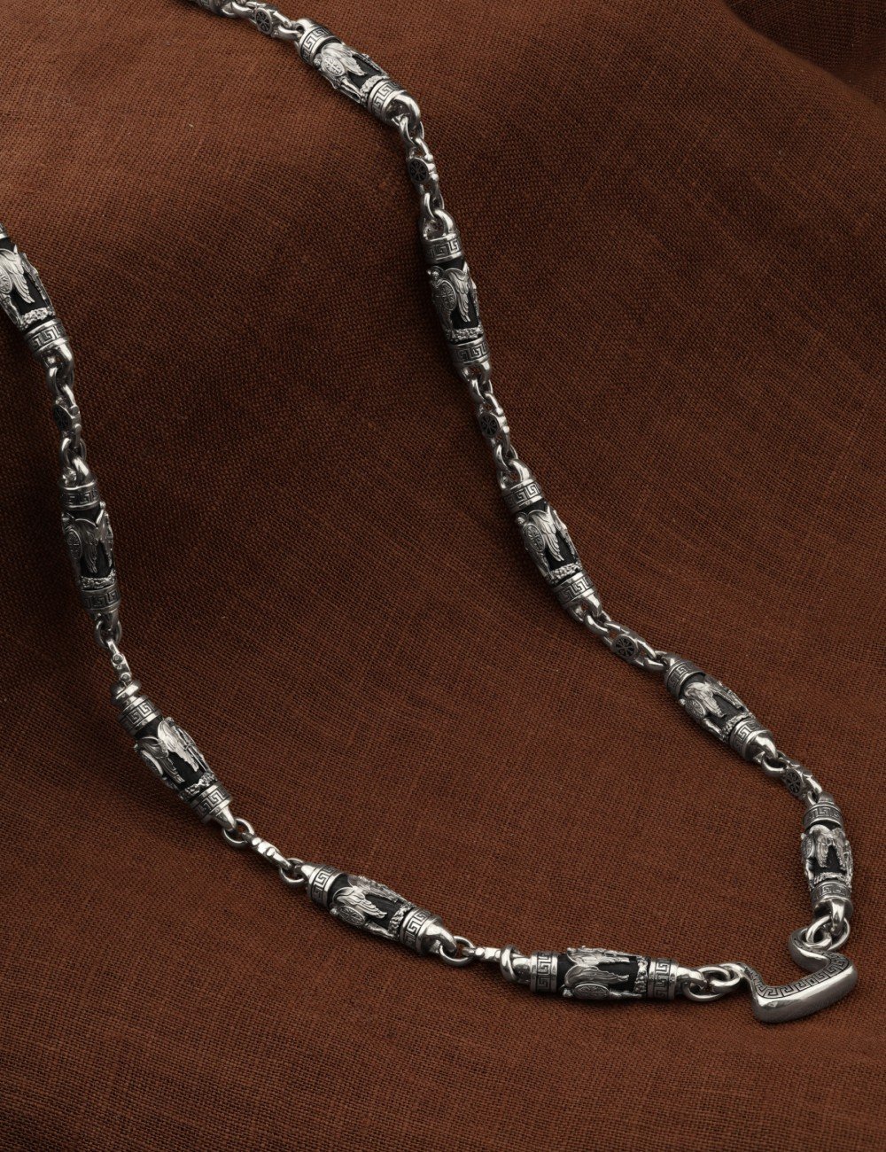 Цепь из белого золота c эмалью и эбеновым деревом