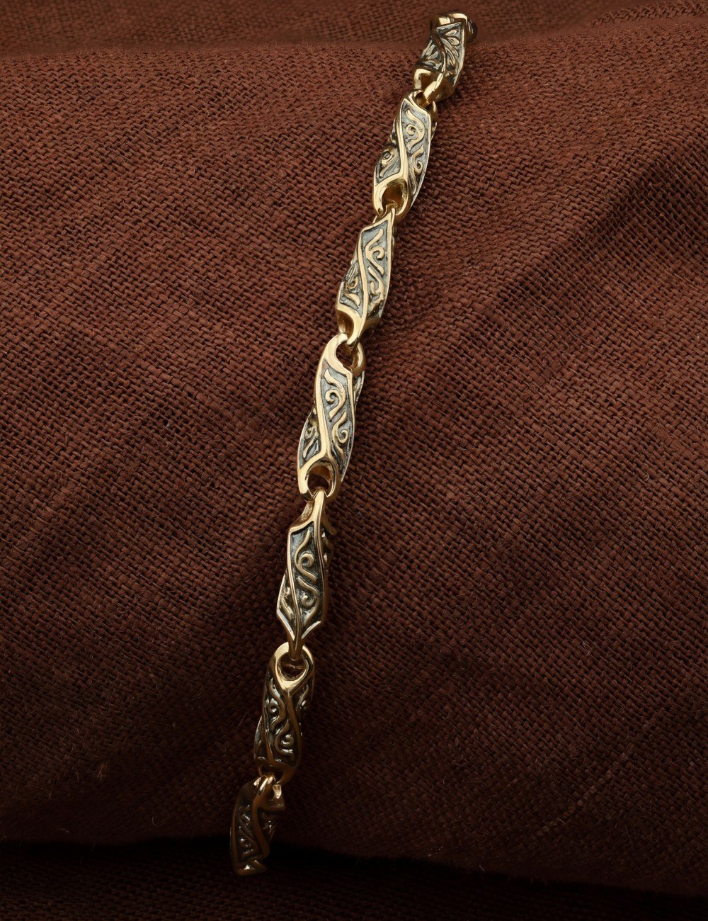 Браслет из лимонного золота