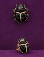 Кольцо из золота c бриллиантами, сапфиром, изумрудом и ониксом