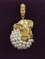 Подвеска из лимонного золота c эмалью и жемчугом