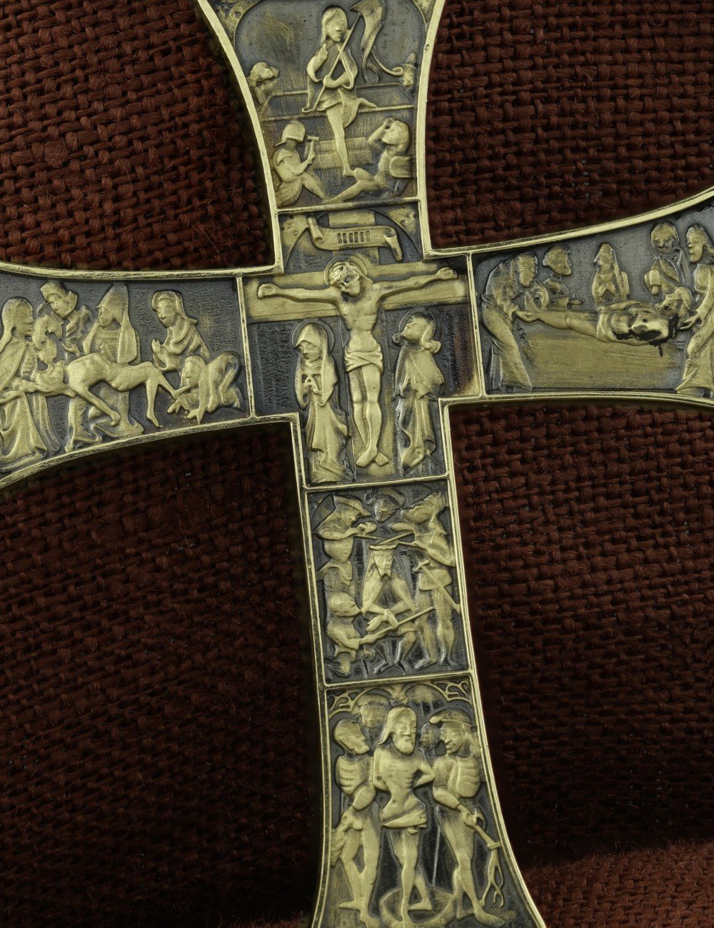 Крест из зелёного золота