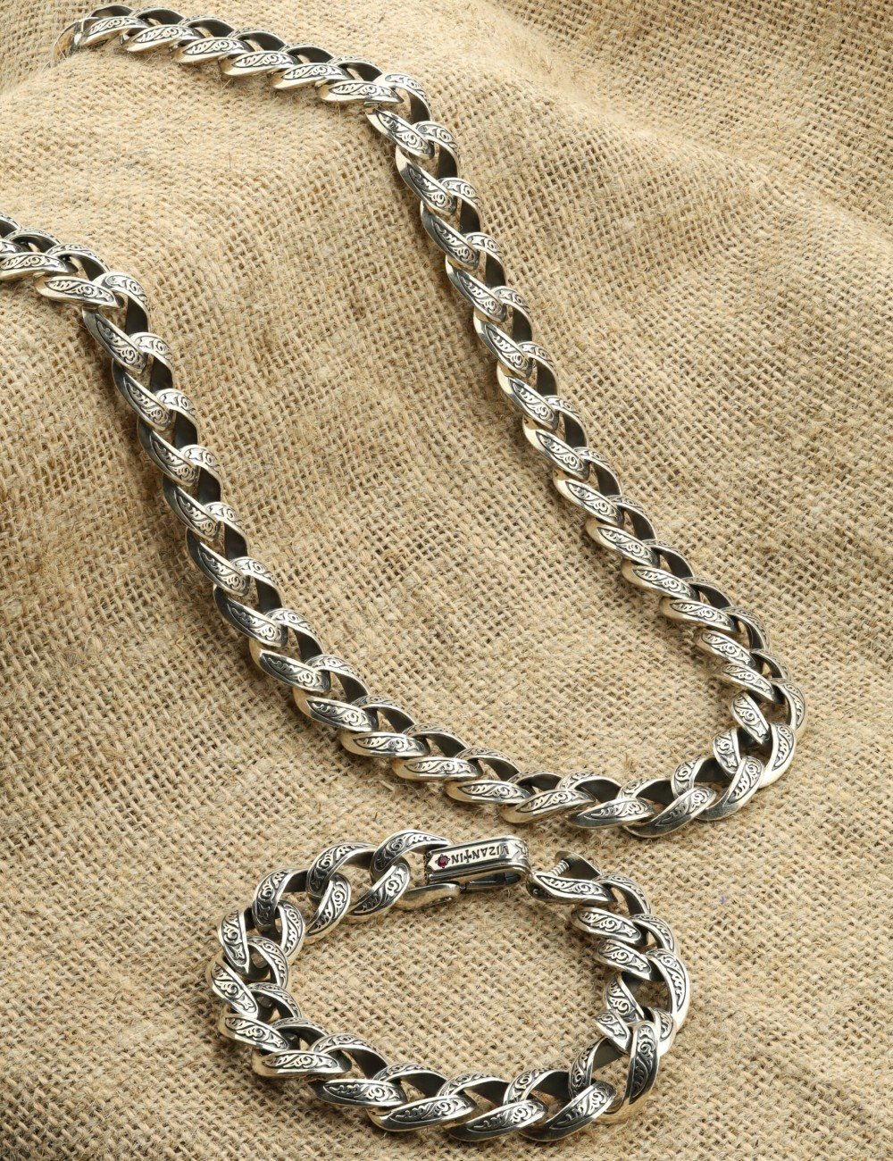 Браслет из серебра c рубином