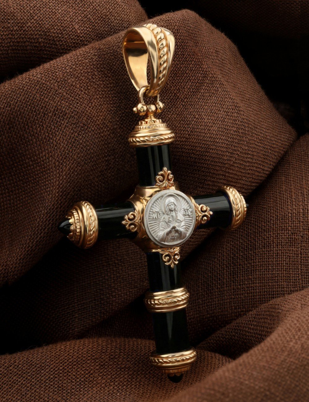 Крест из золота c ониксом