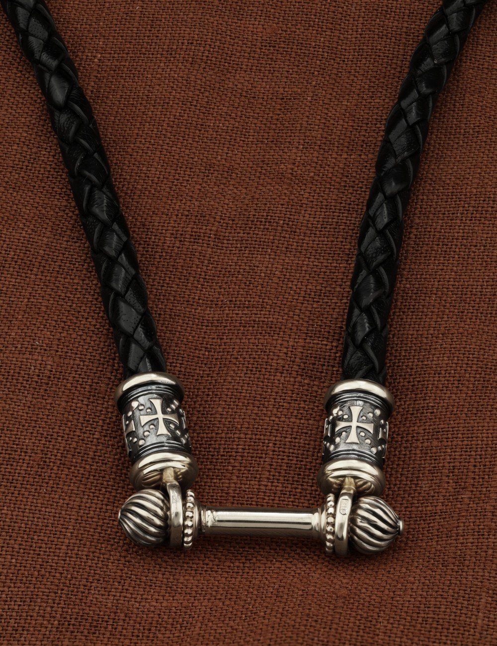 Гайтан из белого золота c кожаным шнурком