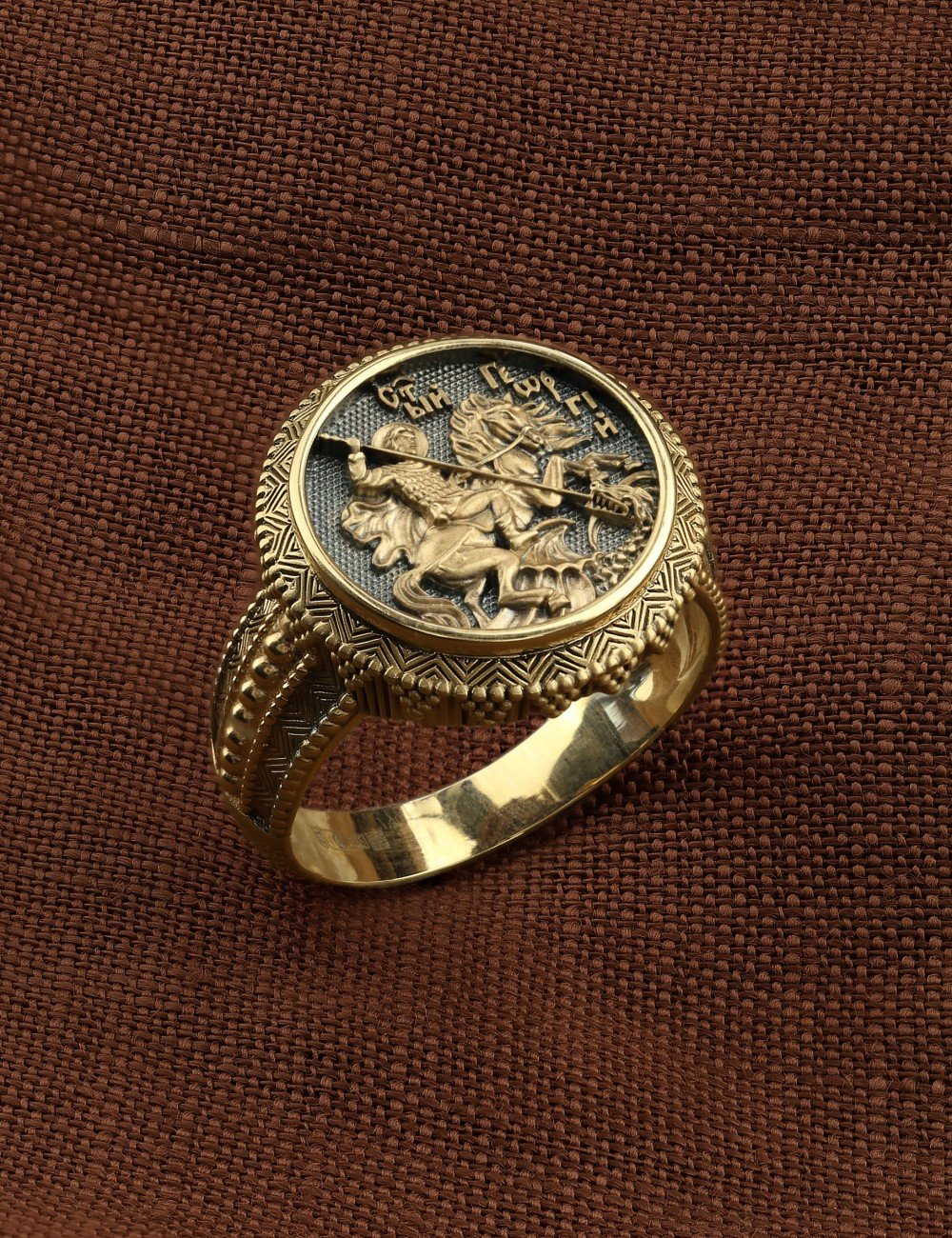 Кольцо из лимонного золота