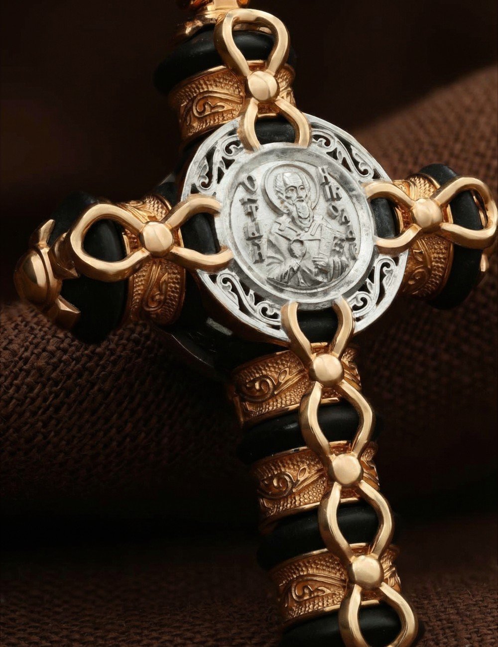 Крест из золота c ониксом