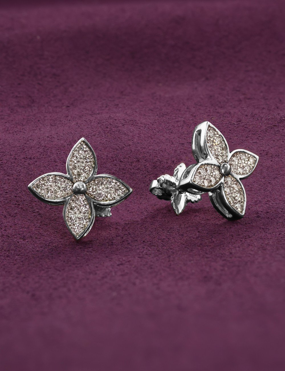 Серьги из белого золота c бриллиантами