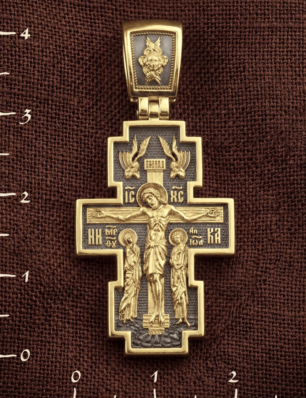 Крест из лимонного золота