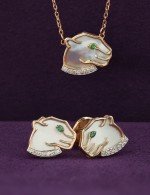 Серьги из золота c бриллиантами, изумрудом и перламутром