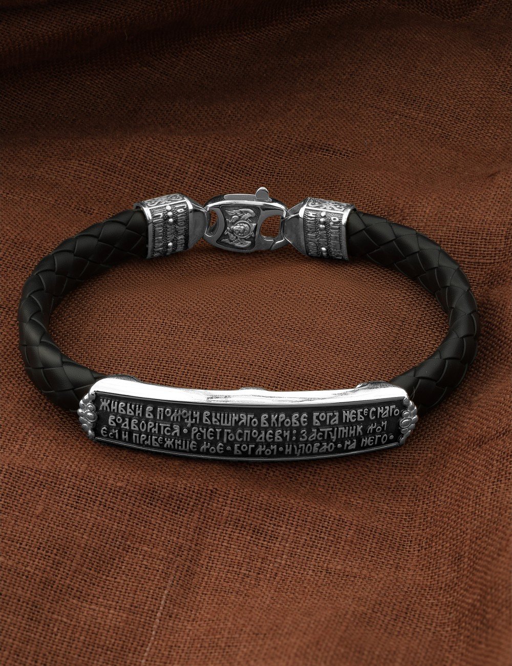 Браслет из белого золота c шнурком