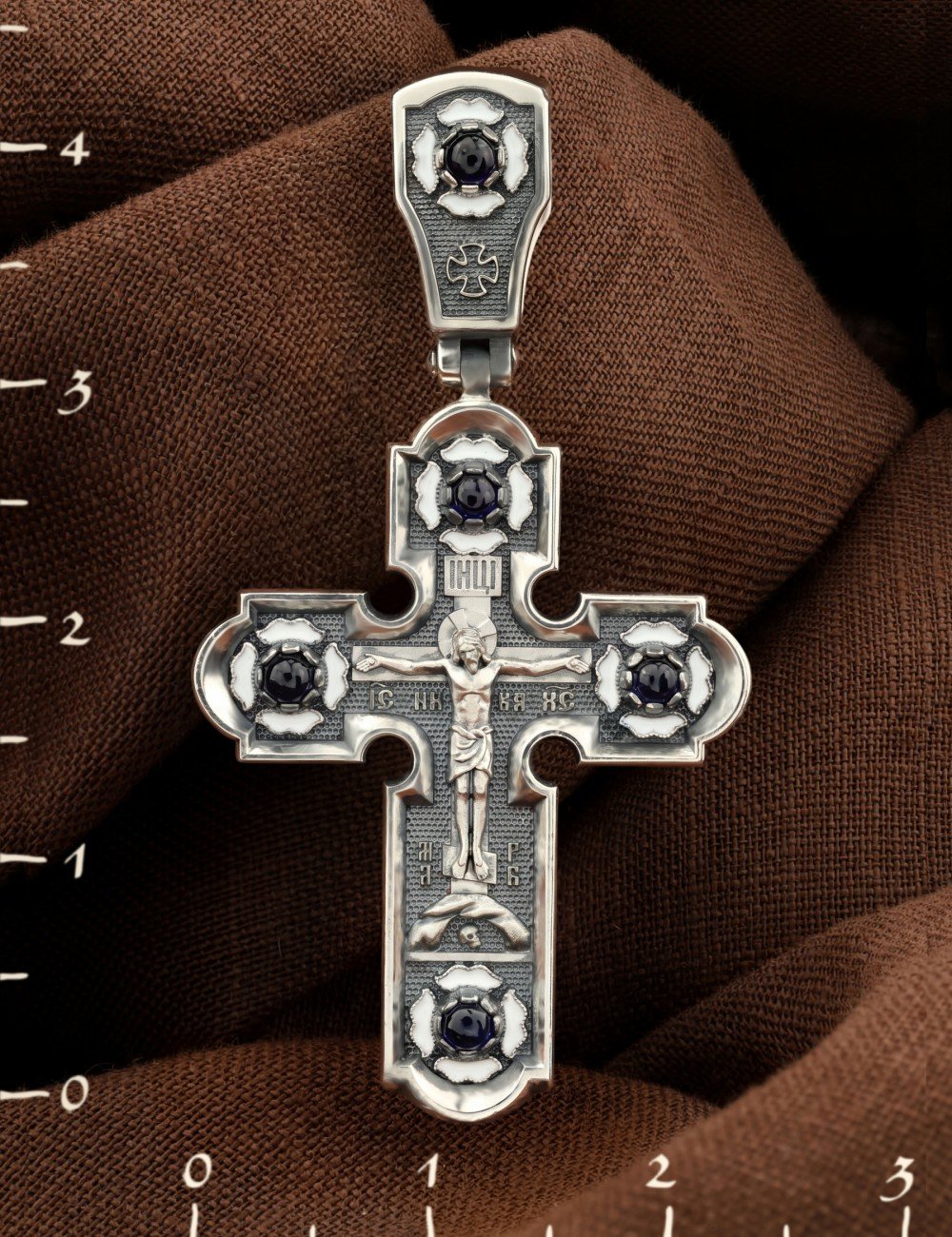 Крест из серебра 925 пробы c эмалью и сапфиром