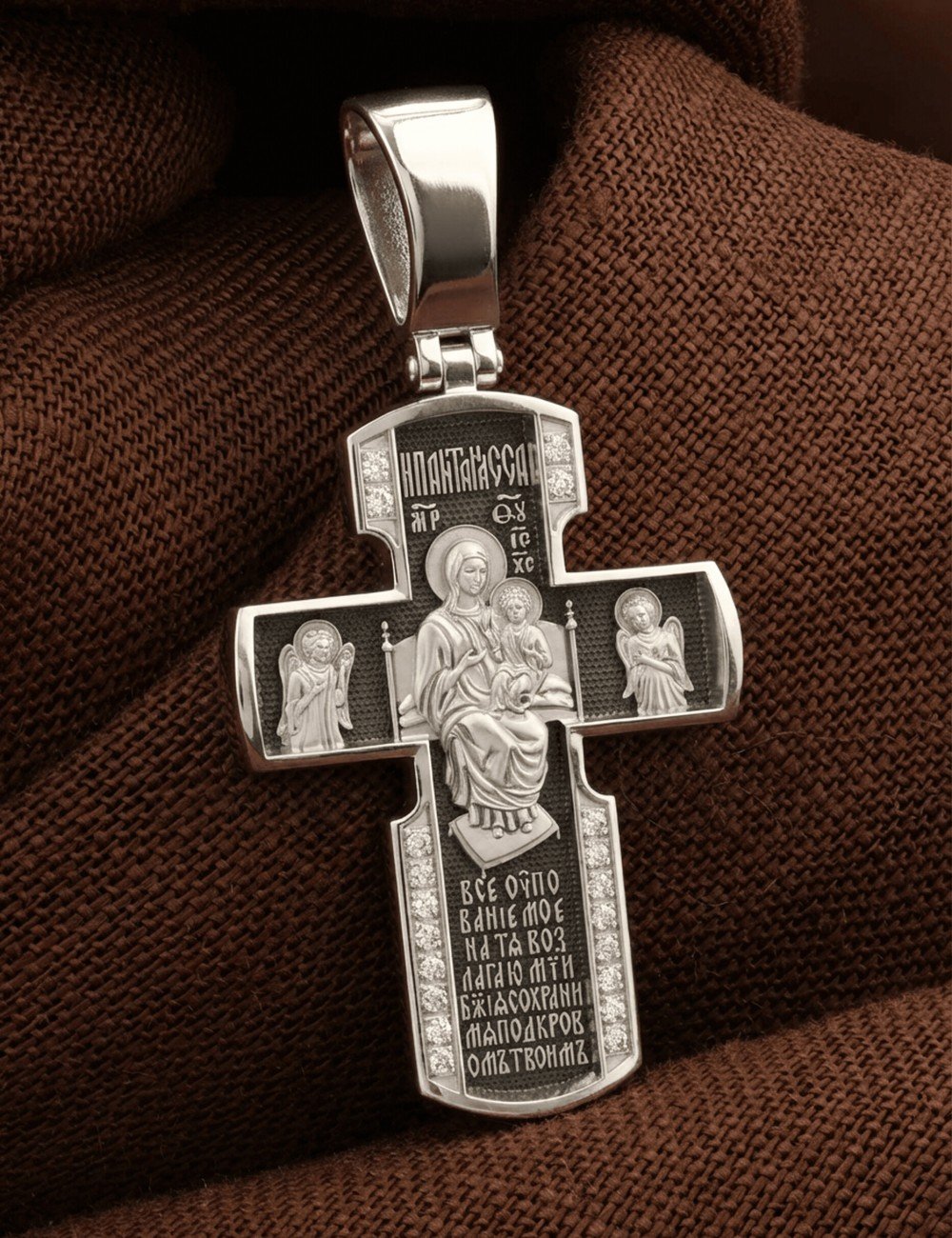 Крест из белого золота c бриллиантами