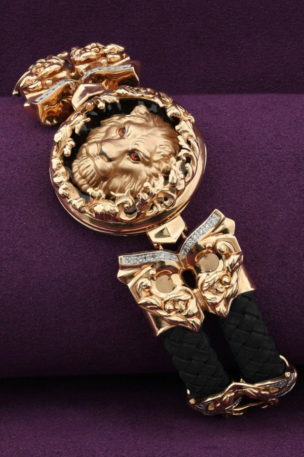 Браслет из золота c эмалью, бриллиантами, шнурком и ониксом