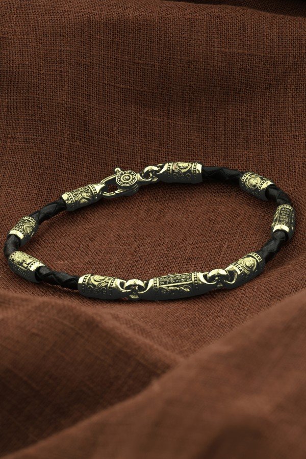 Браслет из лимонного золота c кожаным шнурком