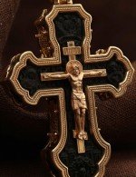 Крест из золота c эбеновым деревом