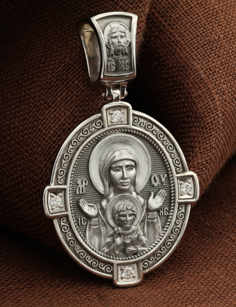 Образок из белого золота c бриллиантами