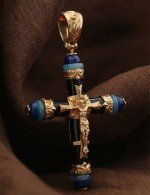 Крест из золота c ониксом, агатом и лазуритом
