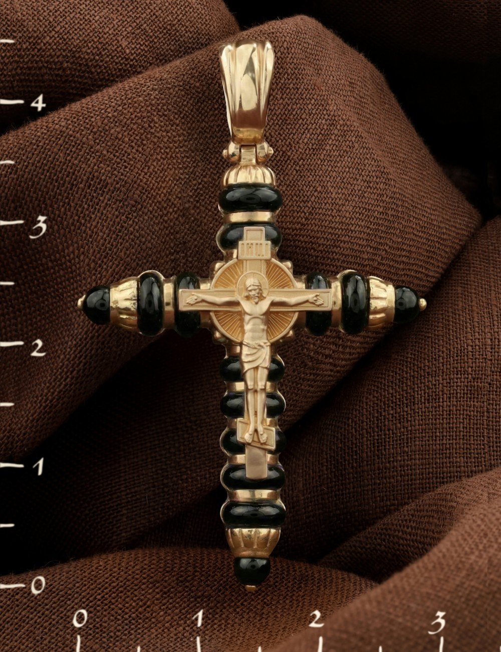 Крест из золота c ониксом