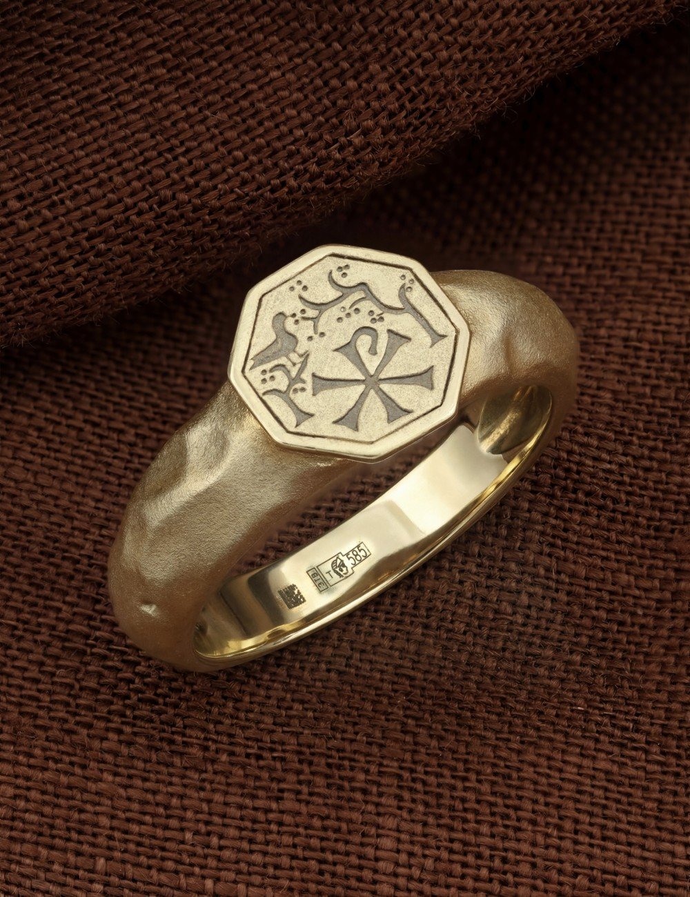 Кольцо из зелёного золота