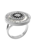 Кольцо из белого золота c ониксом и перламутром