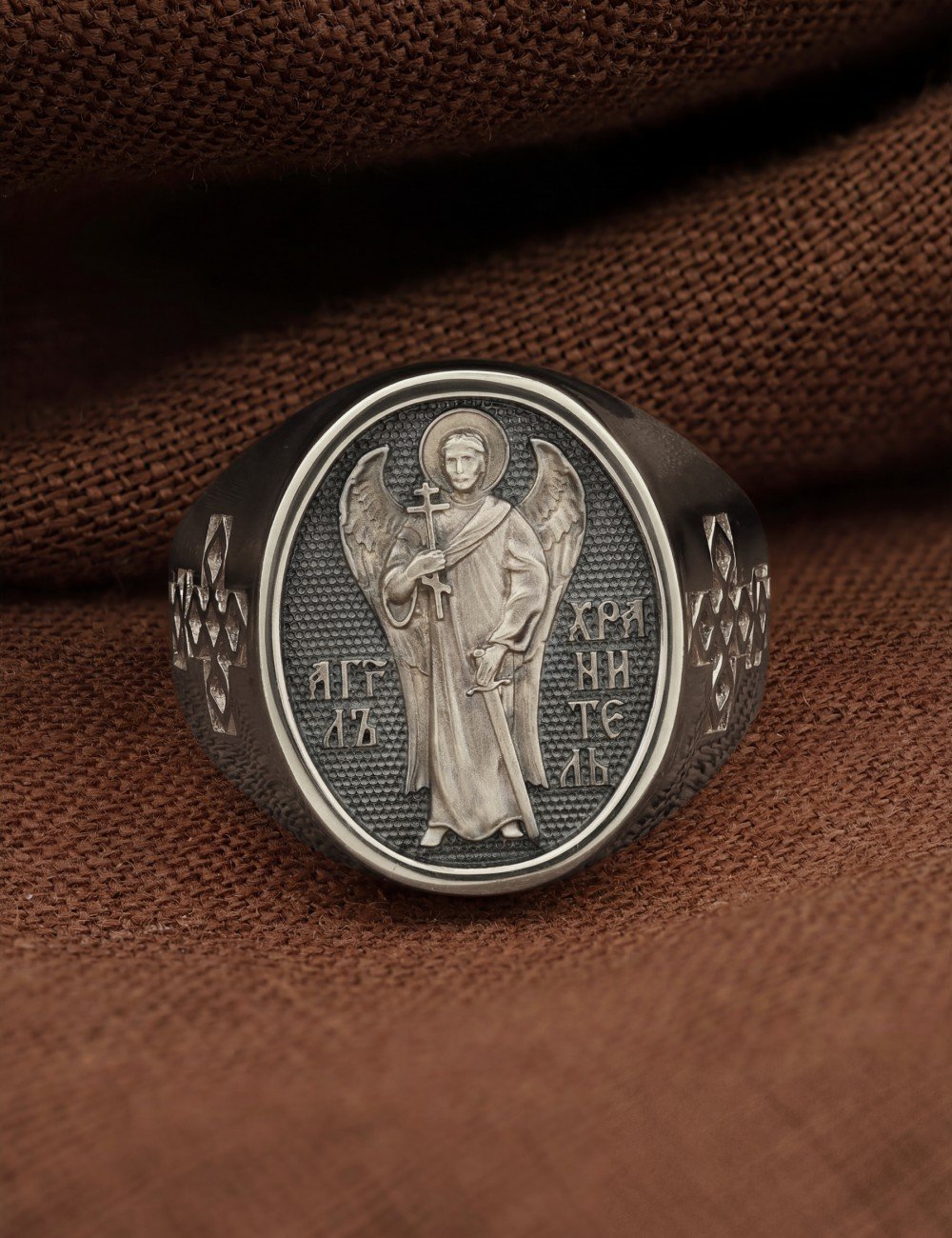 Кольцо из белого золота