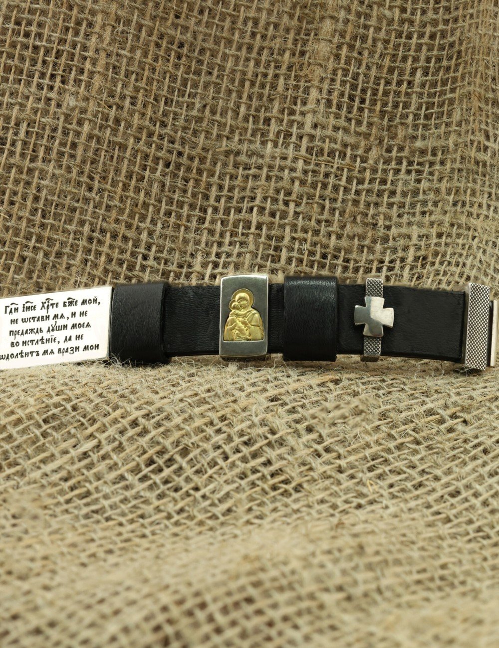 Браслет из серебра и золота c кожаным шнурком