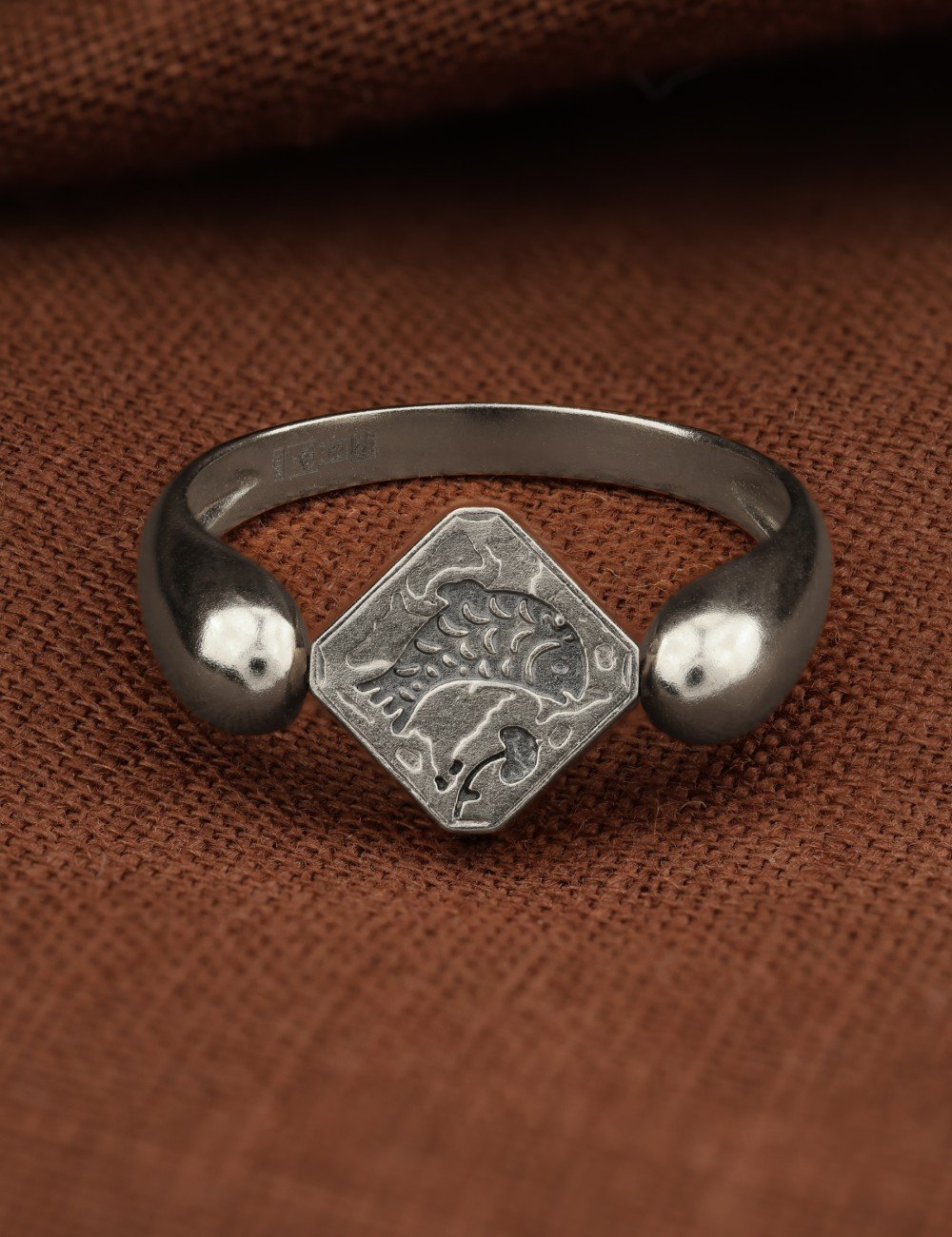 Кольцо из белого золота