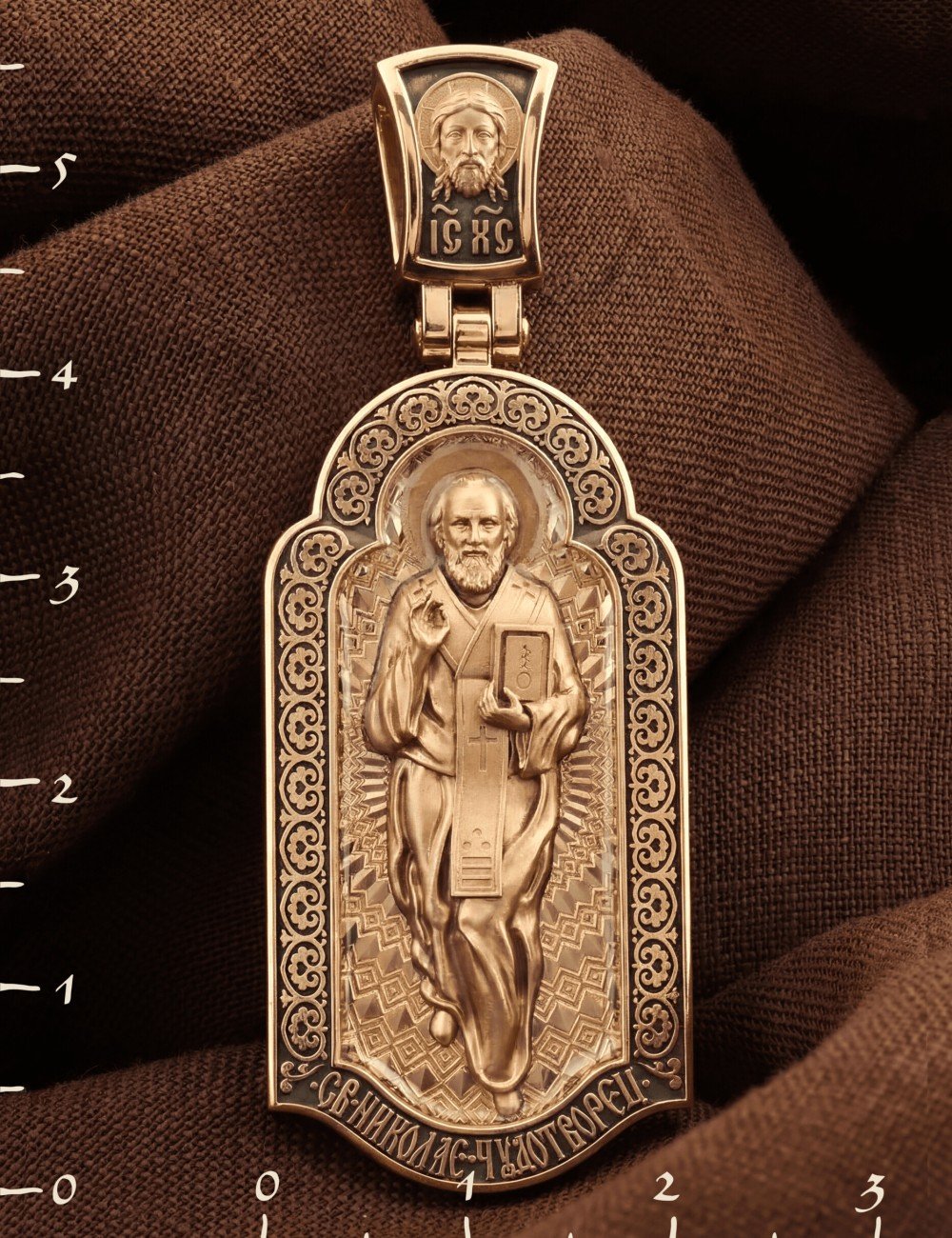 Образок из золота c эмалью