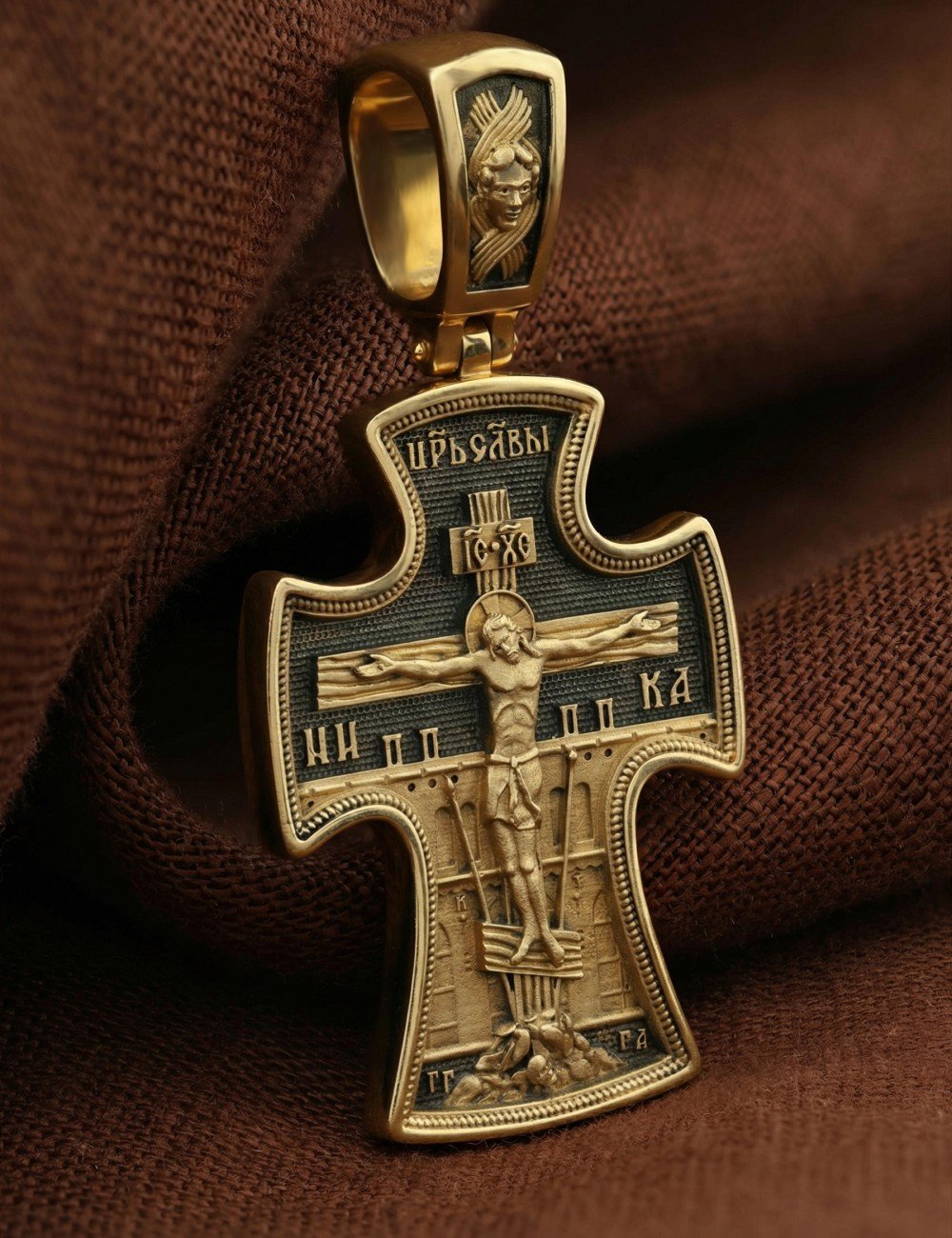 Крест из лимонного золота