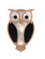 Брошь из золота c эмалью, ониксом и перламутром