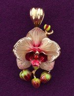 Подвеска из золота c эмалью