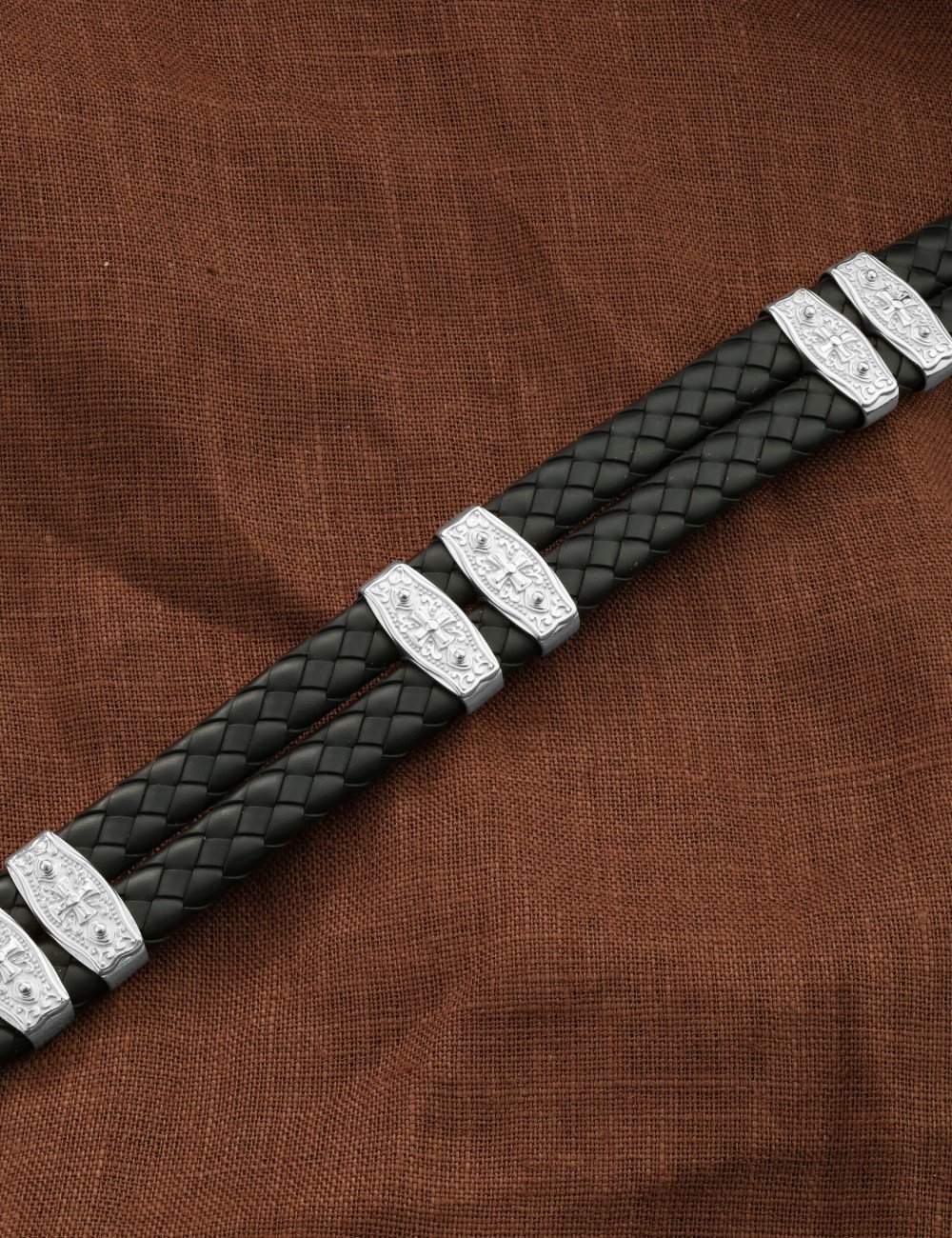 Браслет из белого золота c шнурком