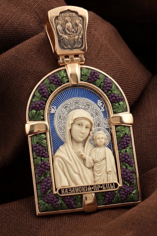 Образок из золота c эмалью и бивнем мамонта