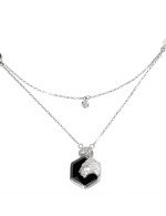Колье из белого золота c бриллиантами и ониксом