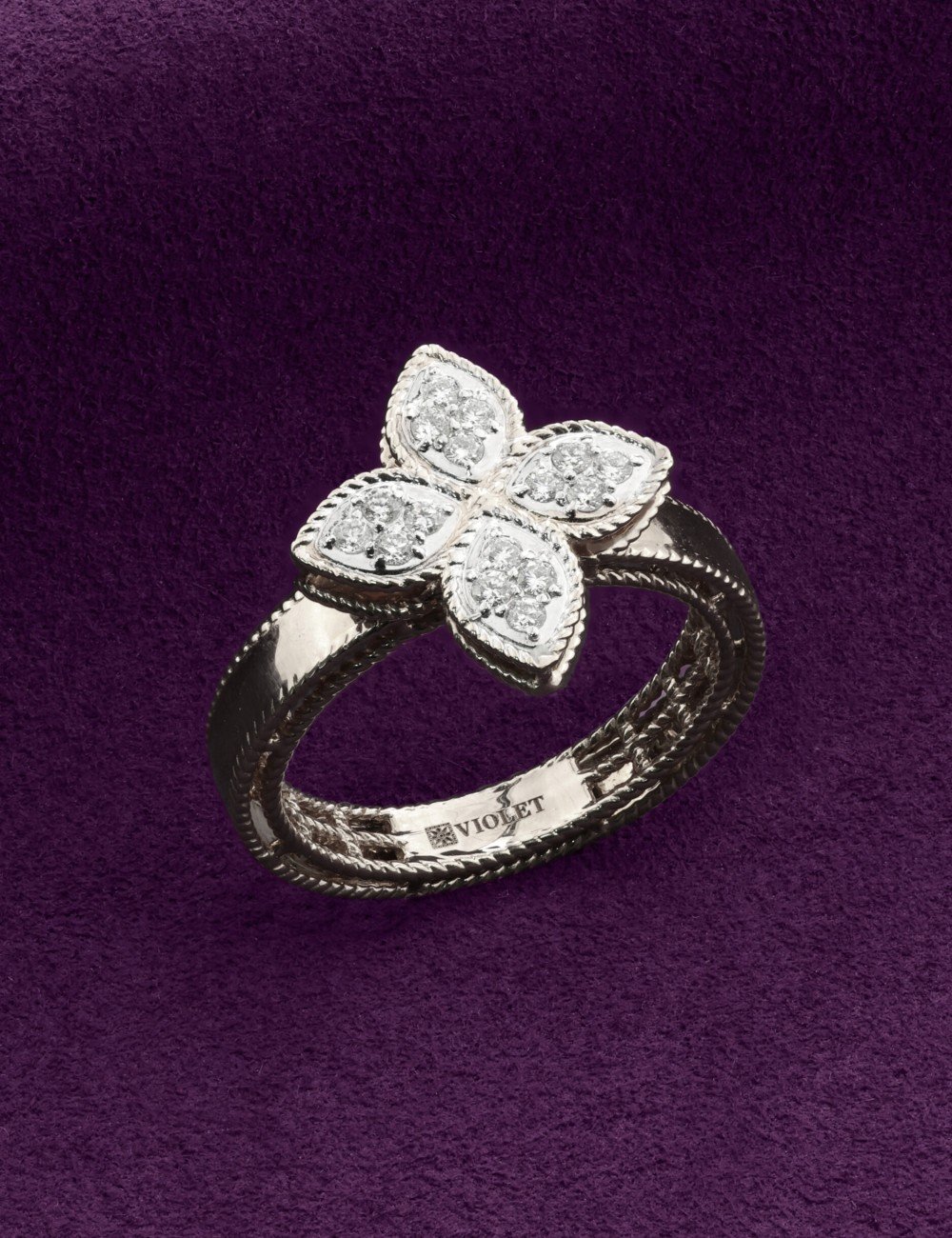 Кольцо из белого золота c бриллиантами