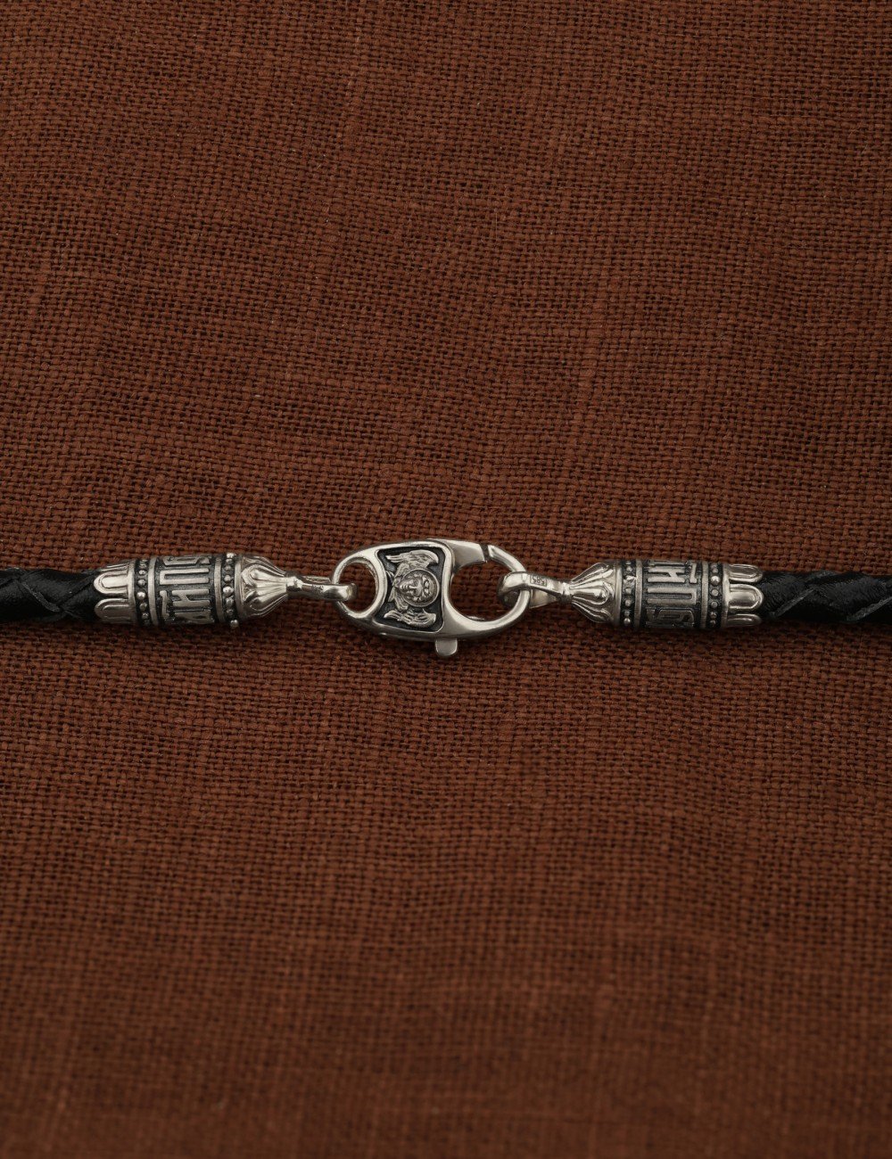 Гайтан из белого золота c кожаным шнурком